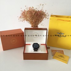 브라이틀링 어벤저 허리케인 밀리터리 가죽밴드 시계